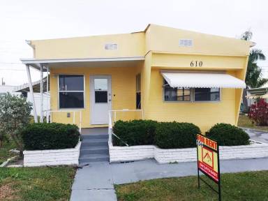 Main picture of 610 49th Ave W