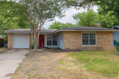 Main picture of 919 Sumner Dr
