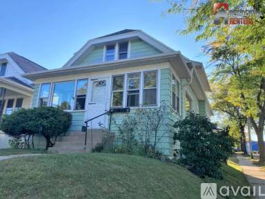 Main picture of 1101 S 63rd St