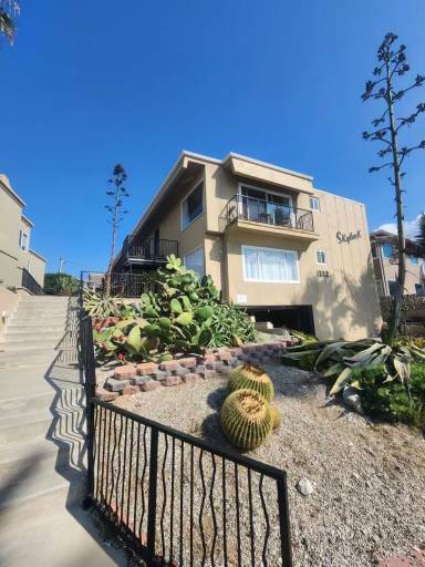 Main picture of 1802 Esplanade