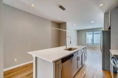 Main picture of 1025 Julian St
