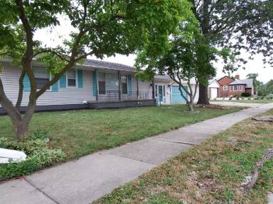 Main picture of 27132 Demrick St