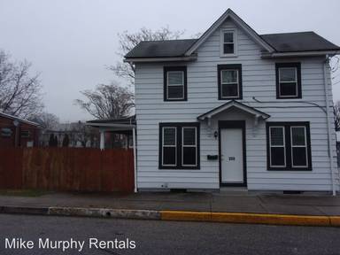 Main picture of 330 S Wood St