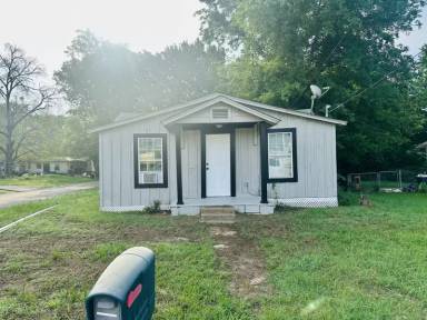 Main picture of 801 Roden Ln