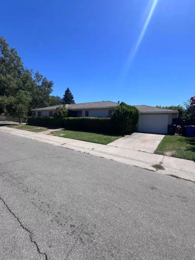 Main picture of 742 Clipper Way