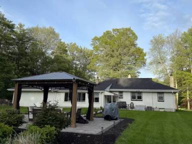 Main picture of 7 Maple Ave