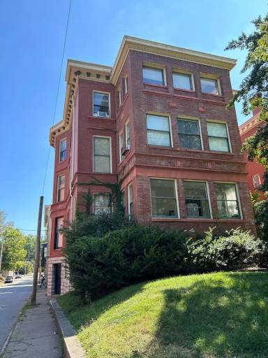Main picture of 222 W Magnolia Ave