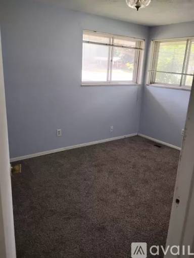 Main picture of 1428 S Maple Ave