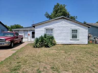 Main picture of 3205 NE 12th St