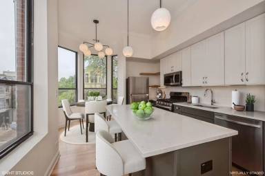 Main picture of 901 W Armitage Ave