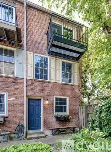 Main picture of 124 Catharine Unit Unit St