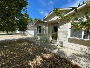 Main picture of 746 S Legend Ln