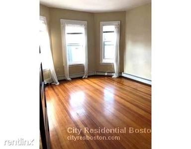 Main picture of 697 E 7th St