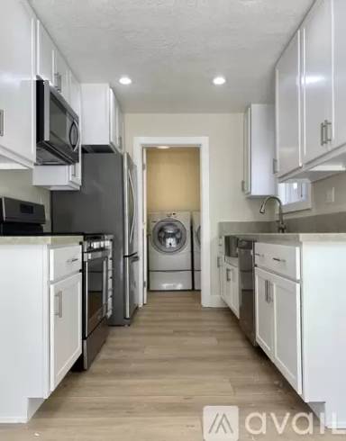 Main picture of 34022 Silver Lantern St