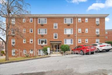 Main picture of 945 N Barton St