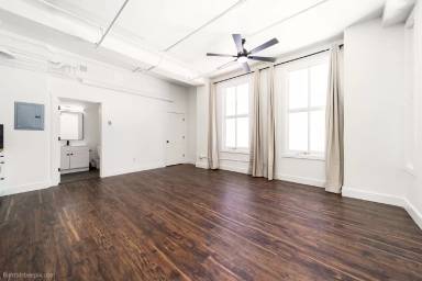 Main picture of 7 S Howard St