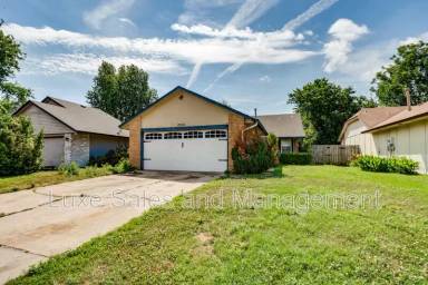 Main picture of 12316 SW 14th St