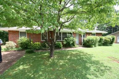 Main picture of 3715 Broadmor Rd NW