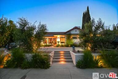 Main picture of 823 N Sierra Bonita Ave