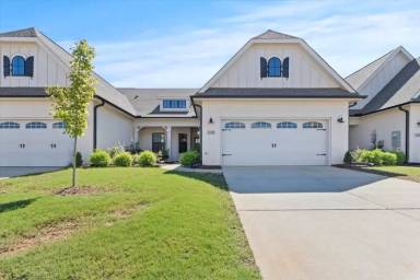 Main picture of 150 Rugby Dr