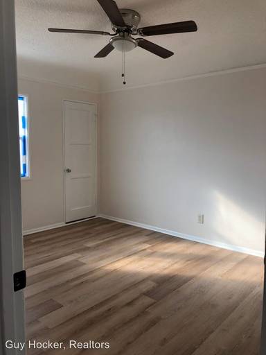 Main picture of 7039 Mission Pl
