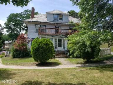 Main picture of 233 Commonwealth Ave