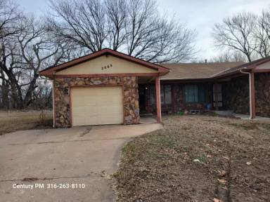 Main picture of 2060 N Woodland Ave