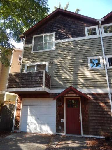 Main picture of 2705 NE 123rd St