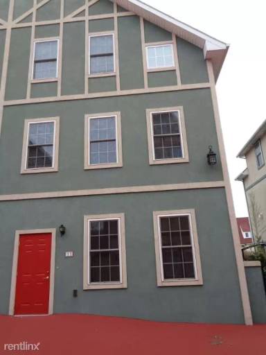 Main picture of 11 N Village Cir