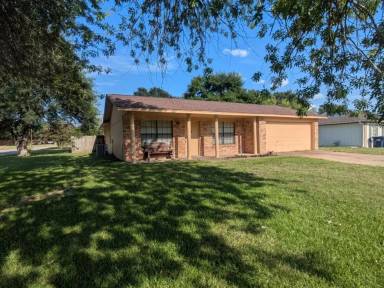 Main picture of 4012 Shawnee Cir