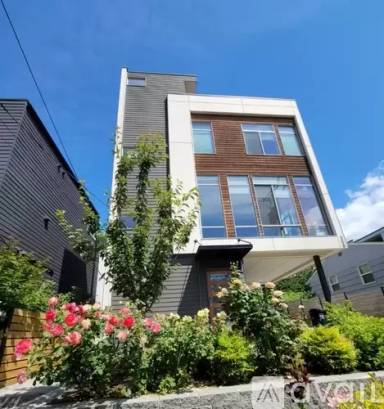 Main picture of 304 NW 41st St