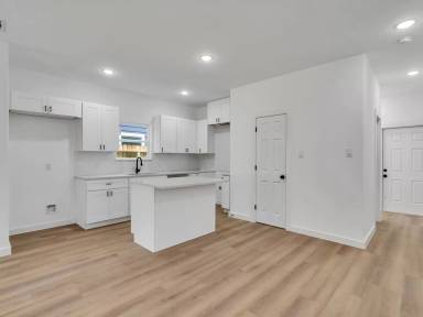 Main picture of 8102 Crestview Dr