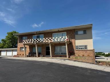 Main picture of 221 Robinhood Ln
