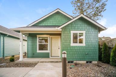 Main picture of 2152 Laurel Ave NE