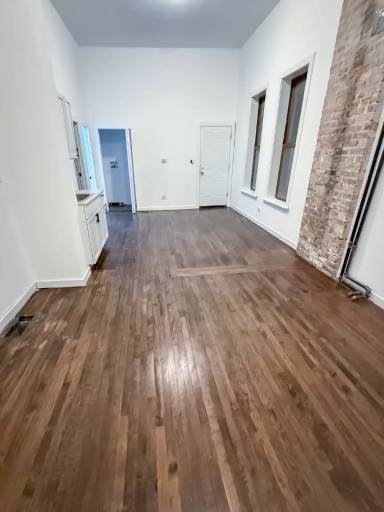 Main picture of 8714 S Commercial Ave