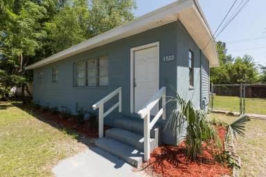 Main picture of 1922 Maclean Rd