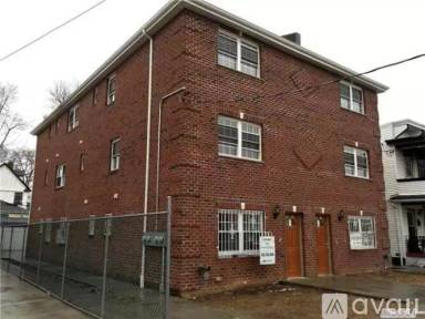Main picture of 9717 106th St