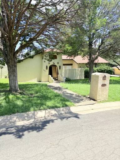 Main picture of 721 Candlelight Dr