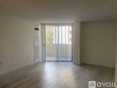 Main picture of 1000 Galapago St