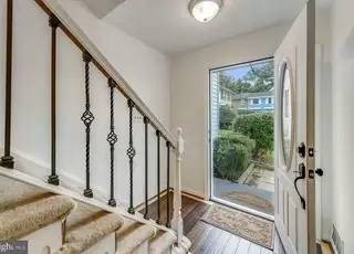 Main picture of 48 Daimler Dr