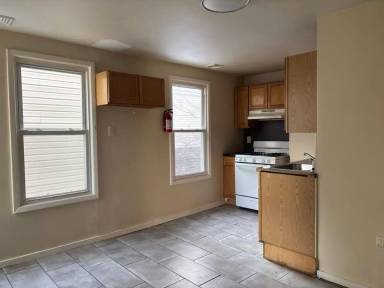 Main picture of 32 Hillman St