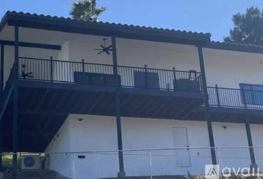 Main picture of 909 Discovery St
