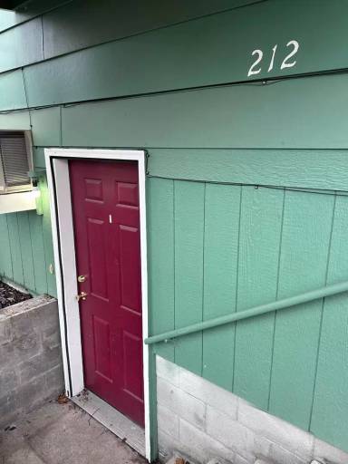 Main picture of 208 W 2nd St