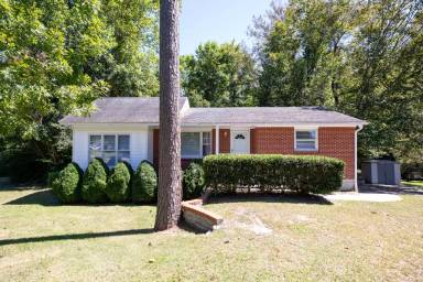 Main picture of 218 Edgewood Dr