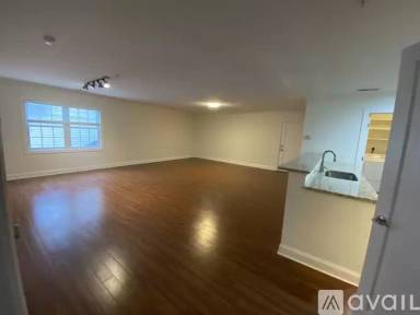 Main picture of 593 Main St
