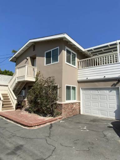 Main picture of 372 E 20th St