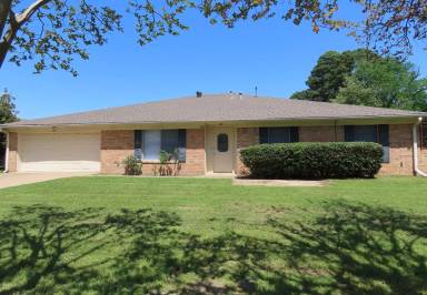 Main picture of 409 Hollyoak Dr