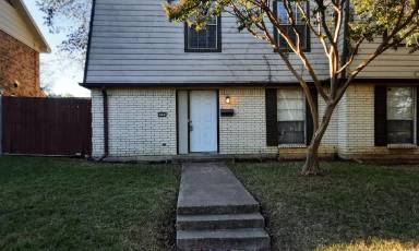 Main picture of 2702 Golfing Green Dr