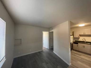 Main picture of 2362 Emporia St