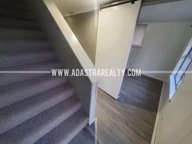 Main picture of 9414 Ballentine St